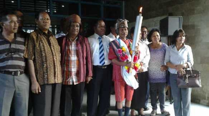 Ratusan Warga Toraja di Papua Sambut Obor Pekabaran Injil Ratusan Warga Toraja di Papua Sambut Obor Pekabaran Injil