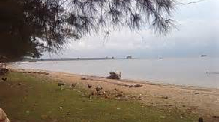 Sudah Berbayar, Pantai Teluk Lombok Masih Kotor Sudah Berbayar, Pantai Teluk Lombok Masih Kotor