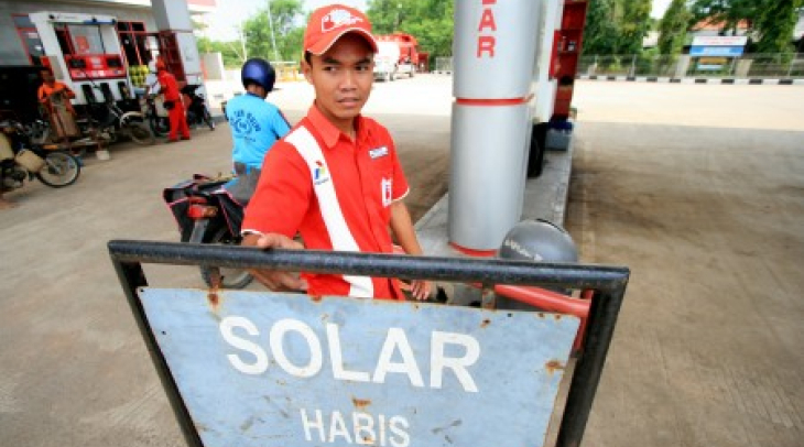 Antrean Solar Sebabkan Kemacetan Selama 5 Jam Di Jombang Antrean Solar Sebabkan Kemacetan Selama 5 Jam Di Jombang