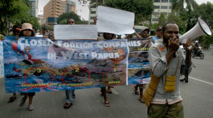 Ratusan Pekerja Freeport Gelar Aksi Solidaritas Ratusan Pekerja Freeport Gelar Aksi Solidaritas