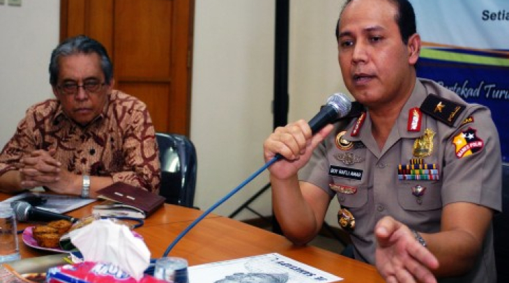 Mabes Polri: 2 Terduga Teroris Surakarta, Jaringan Abu Roban Mabes Polri: 2 Terduga Teroris Surakarta, Jaringan Abu Roban