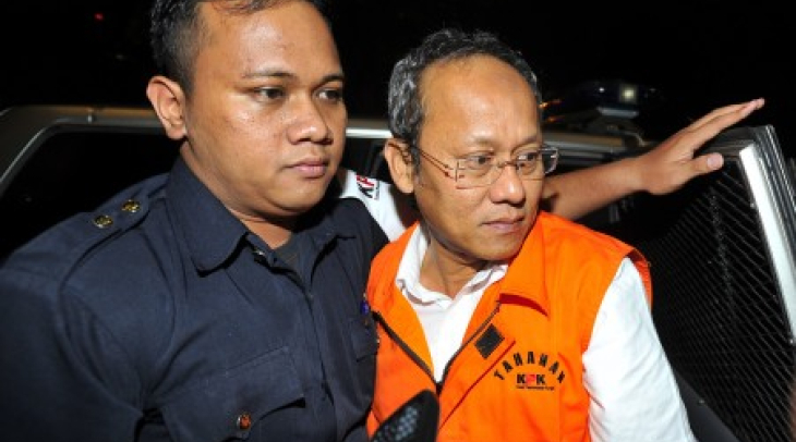 KPK Resmi Tahan Deddy Kusdinar KPK Resmi Tahan Deddy Kusdinar