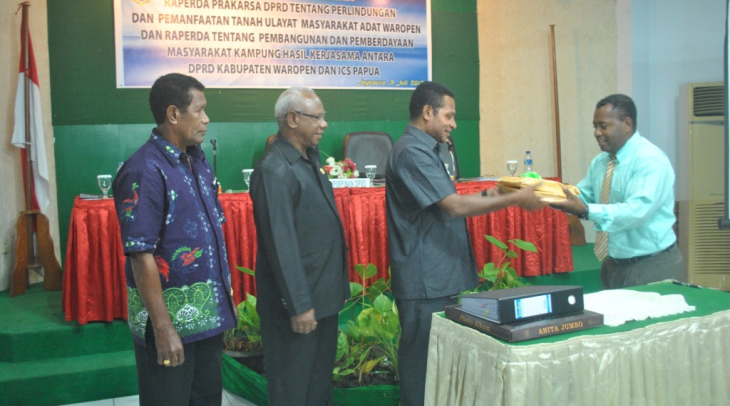 DPRD Waropen Susun Draf Raperda Tanah Ulayat DPRD Waropen Susun Draf Raperda Tanah Ulayat