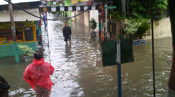 Dinsos DKI Salurkan Stok Penyangga Banjir Dinsos DKI Salurkan Stok Penyangga Banjir