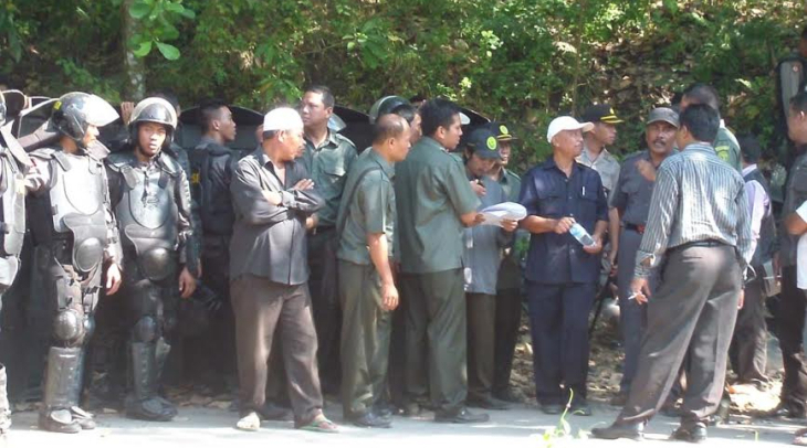 Sengketa Lahan, Polisi dan Warga Mataram Saling Serang Sengketa Lahan, Polisi dan Warga Mataram Saling Serang