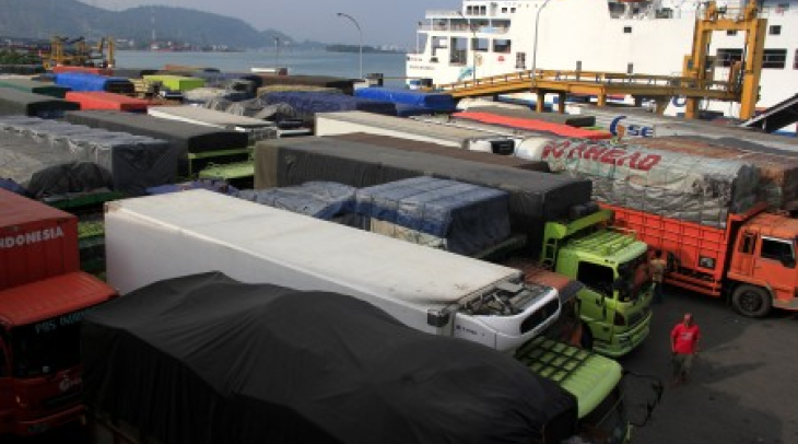 Penyeberangan Merak Terganggu Kapal Cargo Asing Penyeberangan Merak Terganggu Kapal Cargo Asing