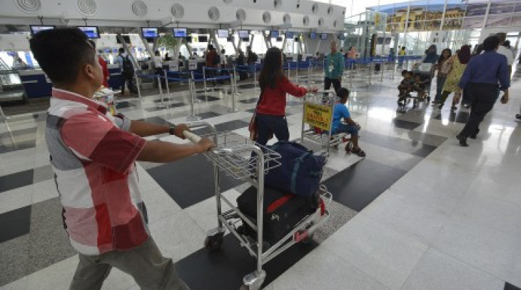 Waspadai Ebola, Pemkab Banyuwangi Periksa Turis di Bandara Waspadai Ebola, Pemkab Banyuwangi Periksa Turis di Bandara