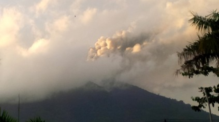 Gunung Gamalama Meletus, Jadwal Bandara Babullah Ditutup Hingga Besok Gunung Gamalama Meletus, Jadwal Bandara Babullah Ditutup Hingga Besok
