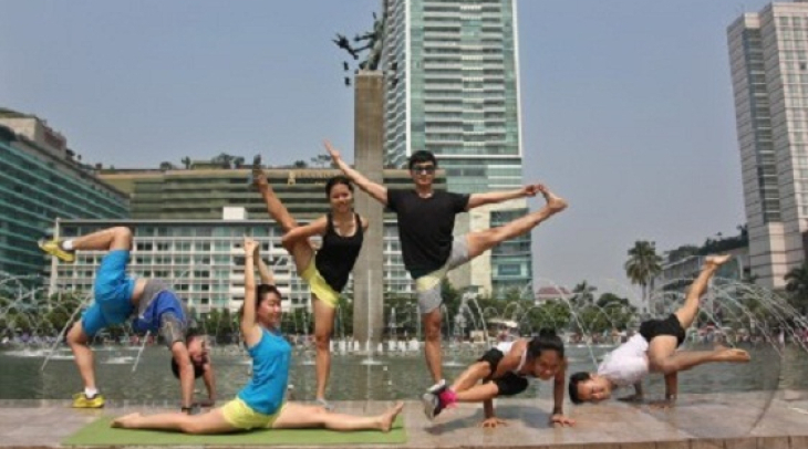 Yoga Membuat Hidup Lebih Sehat, Seksi dan Segar Yoga Membuat Hidup Lebih Sehat, Seksi dan Segar